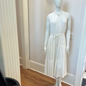 Elegant White Sleeveless Dress